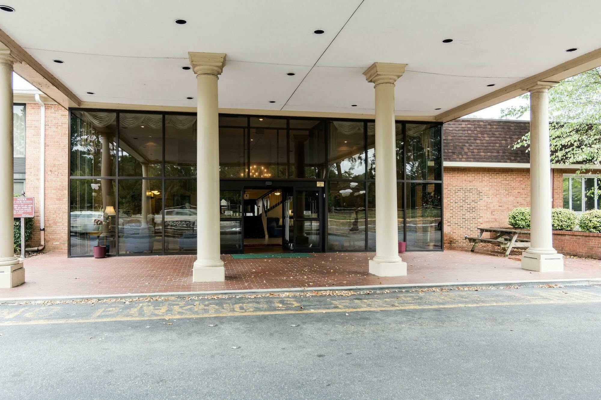 Best Western Williamsburg Historic District Bagian luar foto
