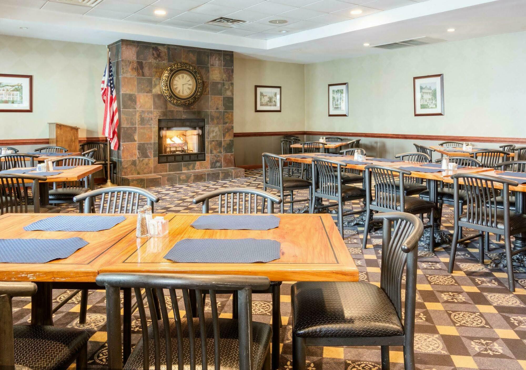 Best Western Williamsburg Historic District Bagian luar foto